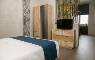 suite (16a)