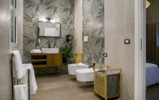 suite (16b)